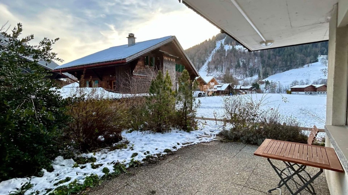 Gstaad Apartment | Gstaad Luxurious Flat With Terrace & Stunning Views
