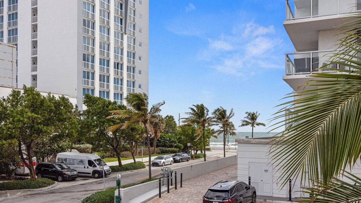 Barrier Island Apartment | GU2-On the water-1-bedroom-private patio-with BBQ-WiFi, AC-downtown-restaurants