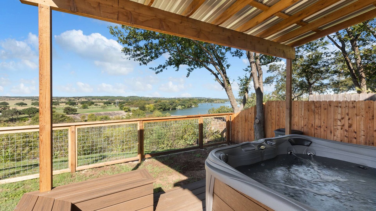 Kerrville House | Guadalupe Bluff Farmhouse - Guadalupe River View - Hot Tub