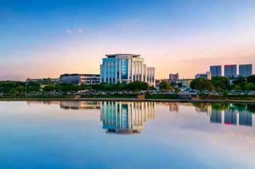 Panyu Hotel | Guangzhou Elegant International Hotel Panyu Square Metro Station Branch - Free Shuttle Bus to Canton Fair Complex During Canton Fair Period & Free Deliver Service to Guangzhou Baiyun International Airport