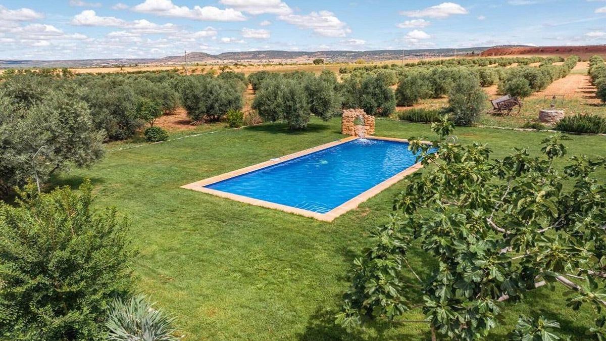 Alcaraz Cottage | Guard House with Spa and shared pool