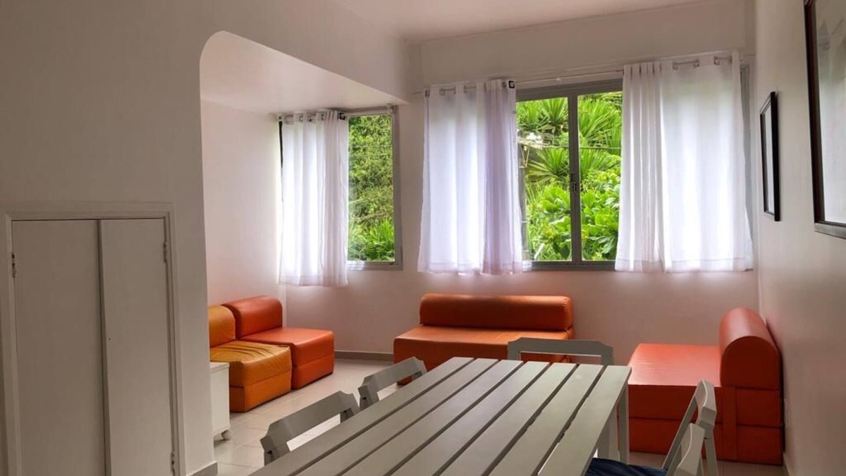 Vila Luis Antonio Apartment | Guarujá Apartment, Building on the Waves, Pitangueiras Beach, Pé na Areia