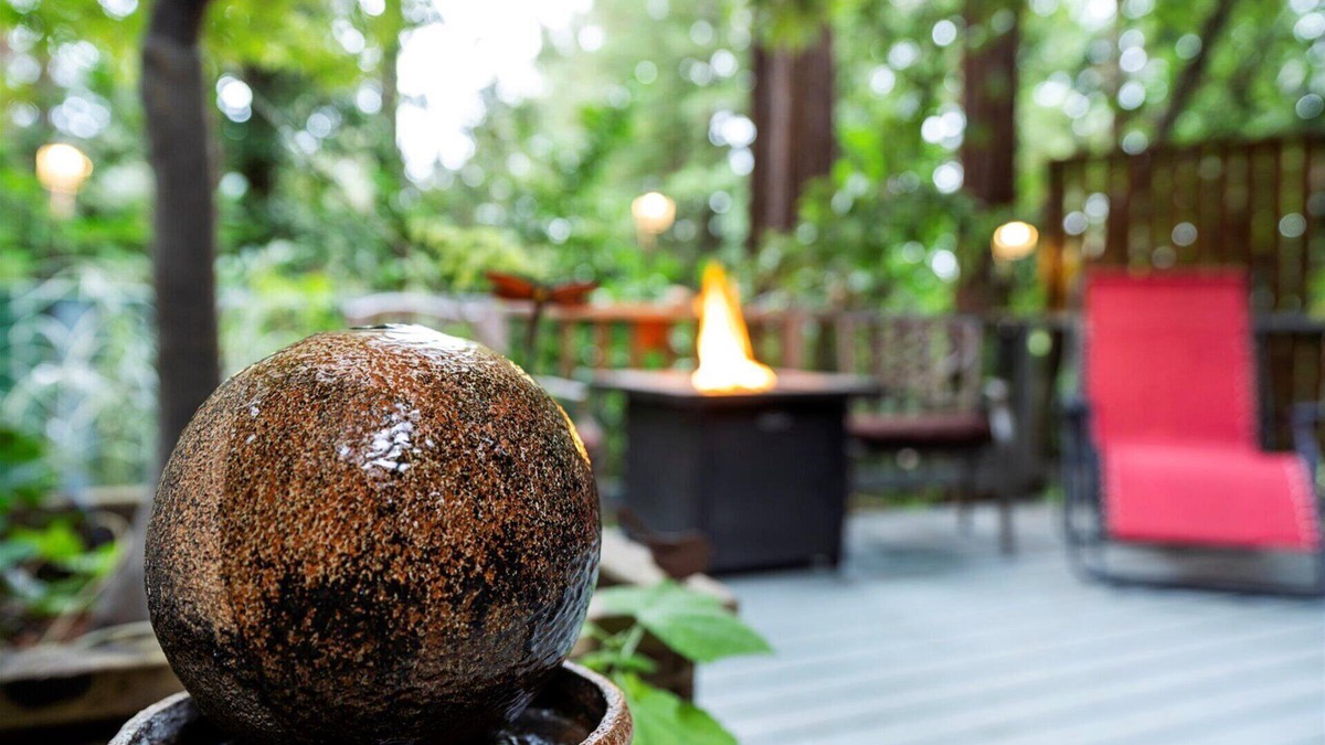 Guerneville Cottage | GuernevilleCottage-Relax,Rejuvenate,Rekindle in Redwoods-FrTble,HtTb,WiFi,Pup