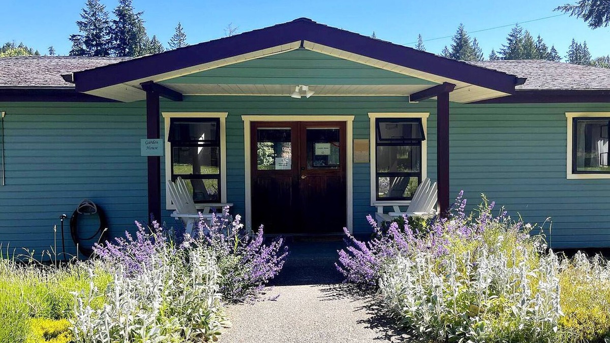 Salt Spring Island House | Guest accommodations at Salt Spring Island yoga centre