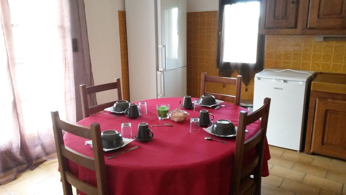 Saint-Victor-la-Coste Cottage | GUEST AREA CLAMP BIAU