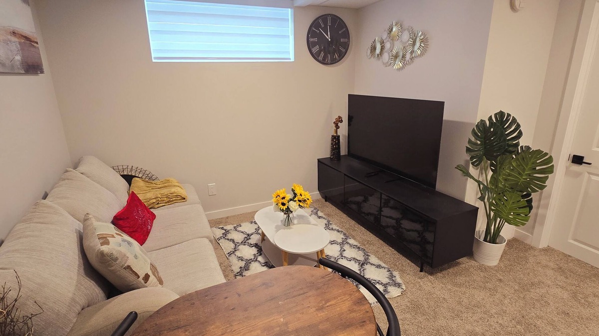 Fort Gary House | Guest Basement suite in Winnipeg
