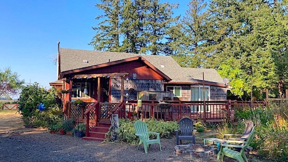 Silverton House | Guest Cottage in the country