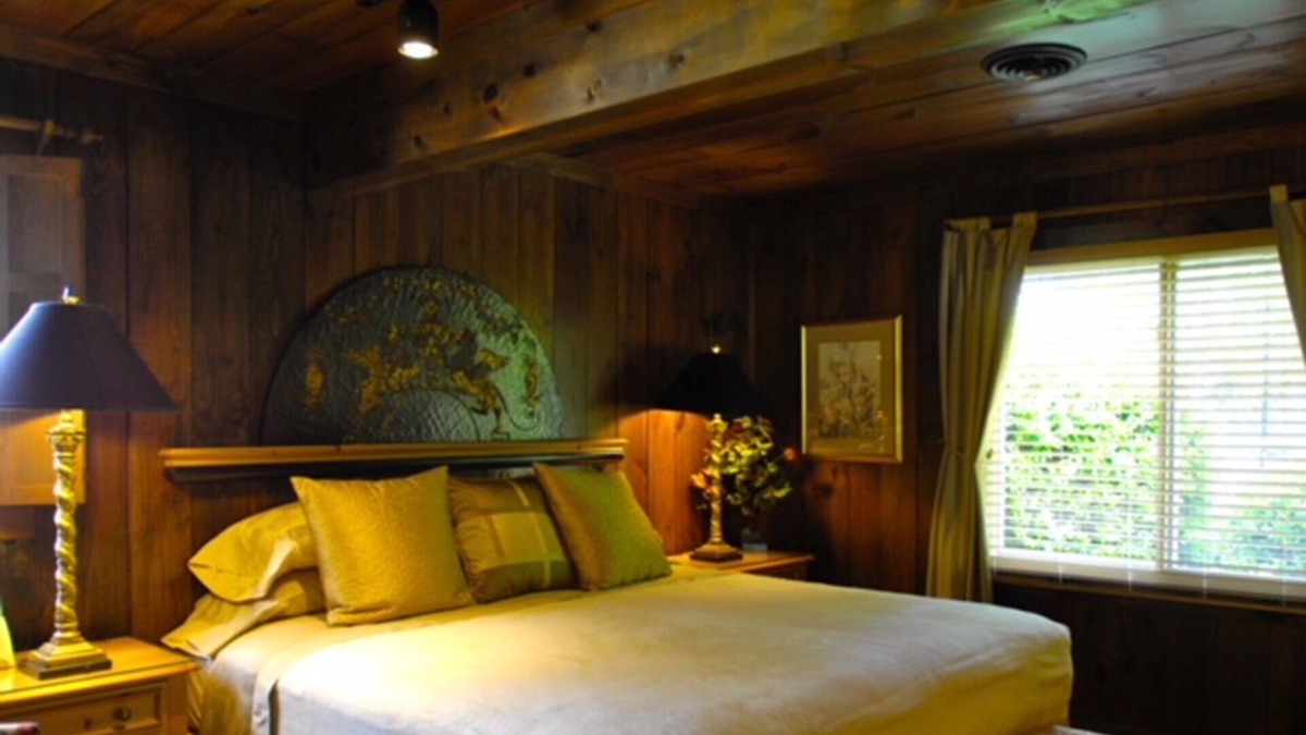 Sutherlin Cottage | Guest Cottage near VIR and Hyco Lake