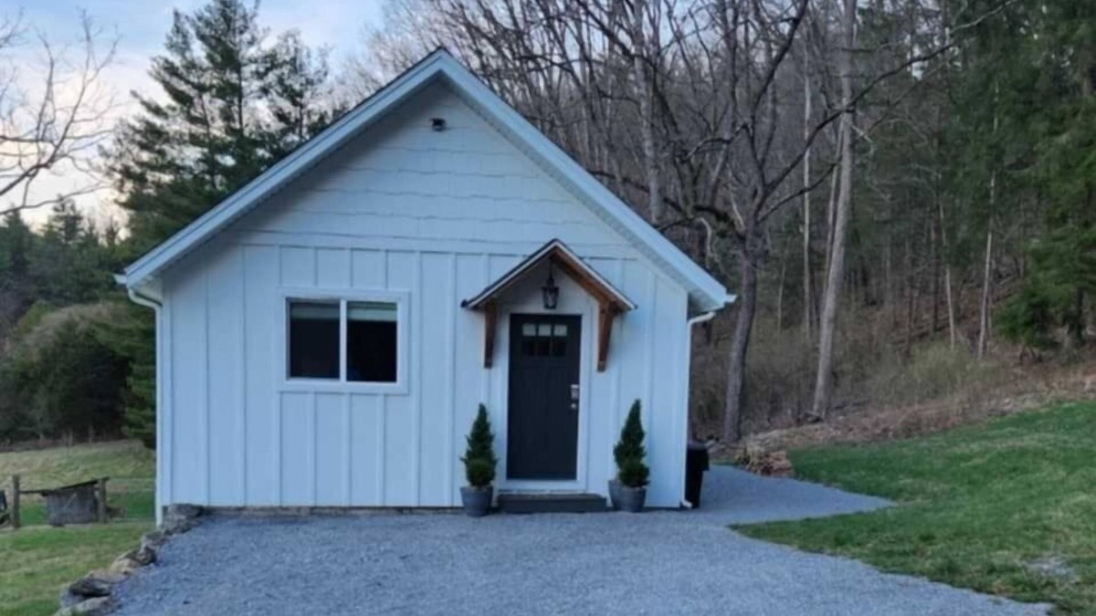 Franklin Cottage | Guest cottage on farmette in mountains with hot tub
