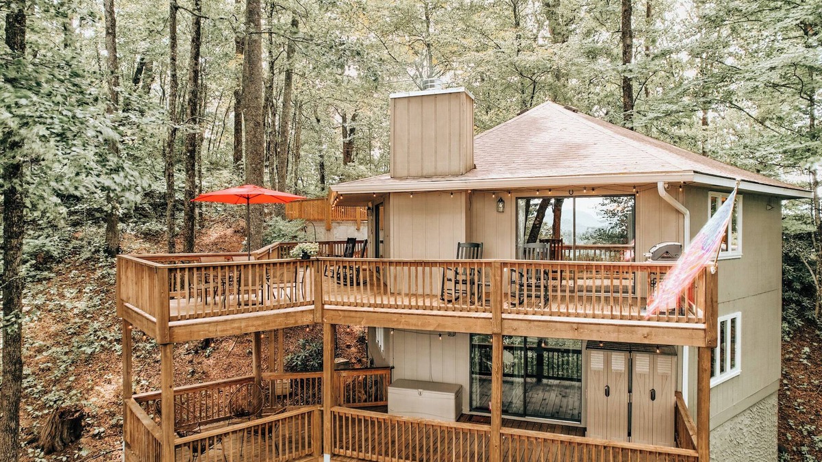 Dillard Cabin | GUEST FAVORITE! Mountain Views, Golf, Hiking, Pickleball, FAMILY & PET Friendly