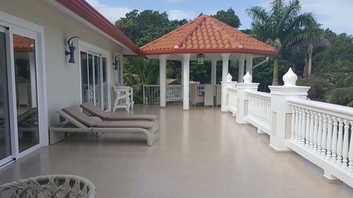 Playa Chiquita Villa | Guest-Friendly Oceanfront Party Villa in Central Sosua!