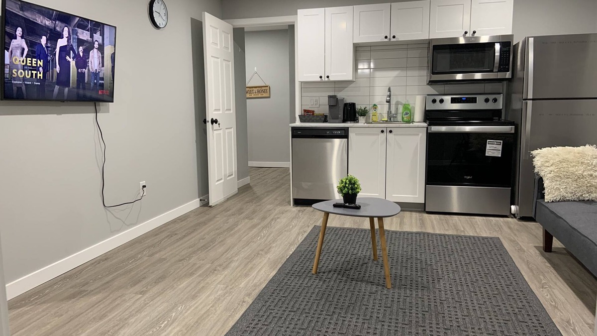 Regina House | Guest Home in Regina - Feels like Home