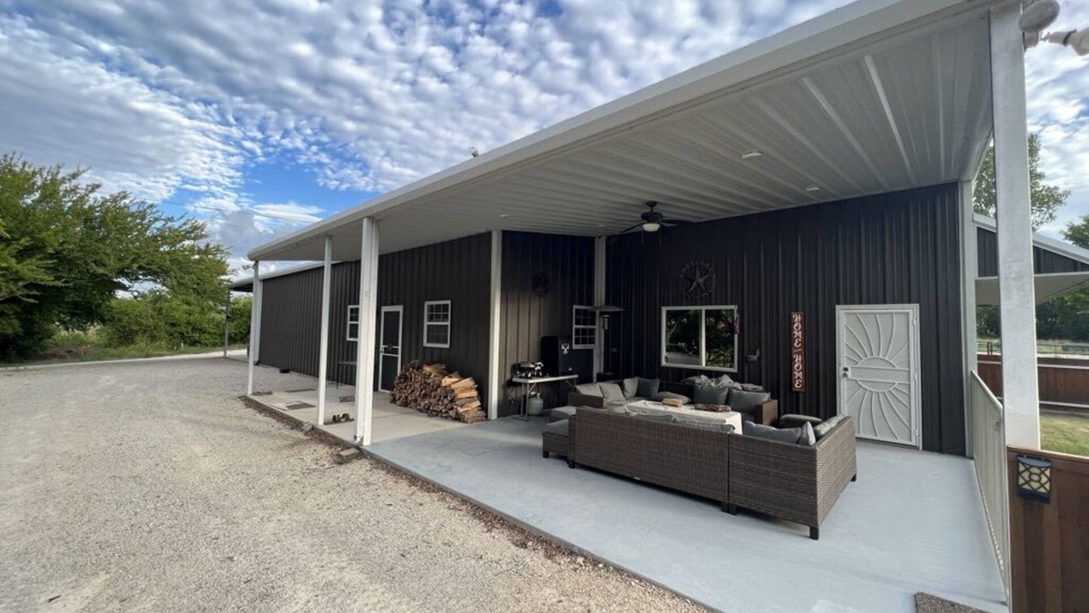Graham House | Guest Home on Lake Godstone