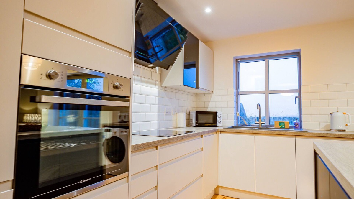 Norton Canon House | Guest Homes | Stylish 3 Bedroom Modern Home