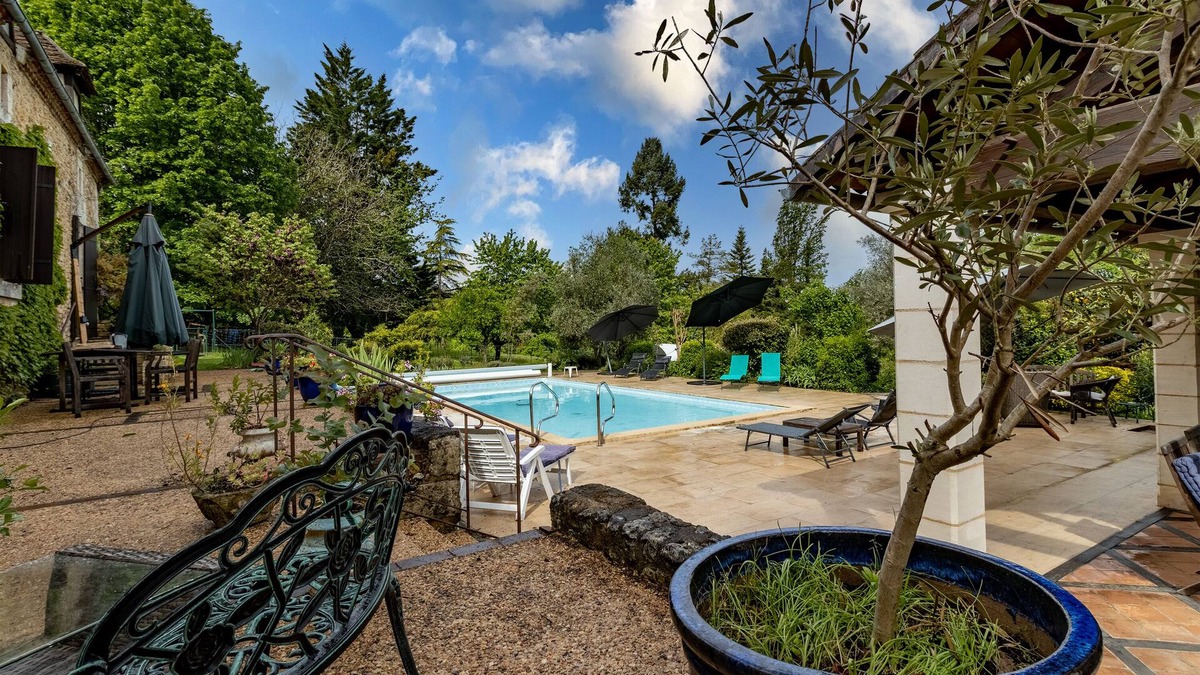 Saint-Amand-de-Vergt House | Guest House 'Chambre D'hôtes Magnolia' with Shared Pool, Shared Terrace and Wi-Fi