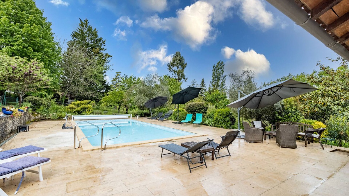 Saint-Amand-de-Vergt House | Guest House 'Chambre D'hôtes Coquelicot' with Shared Pool, Shared Terrace and Wi-Fi