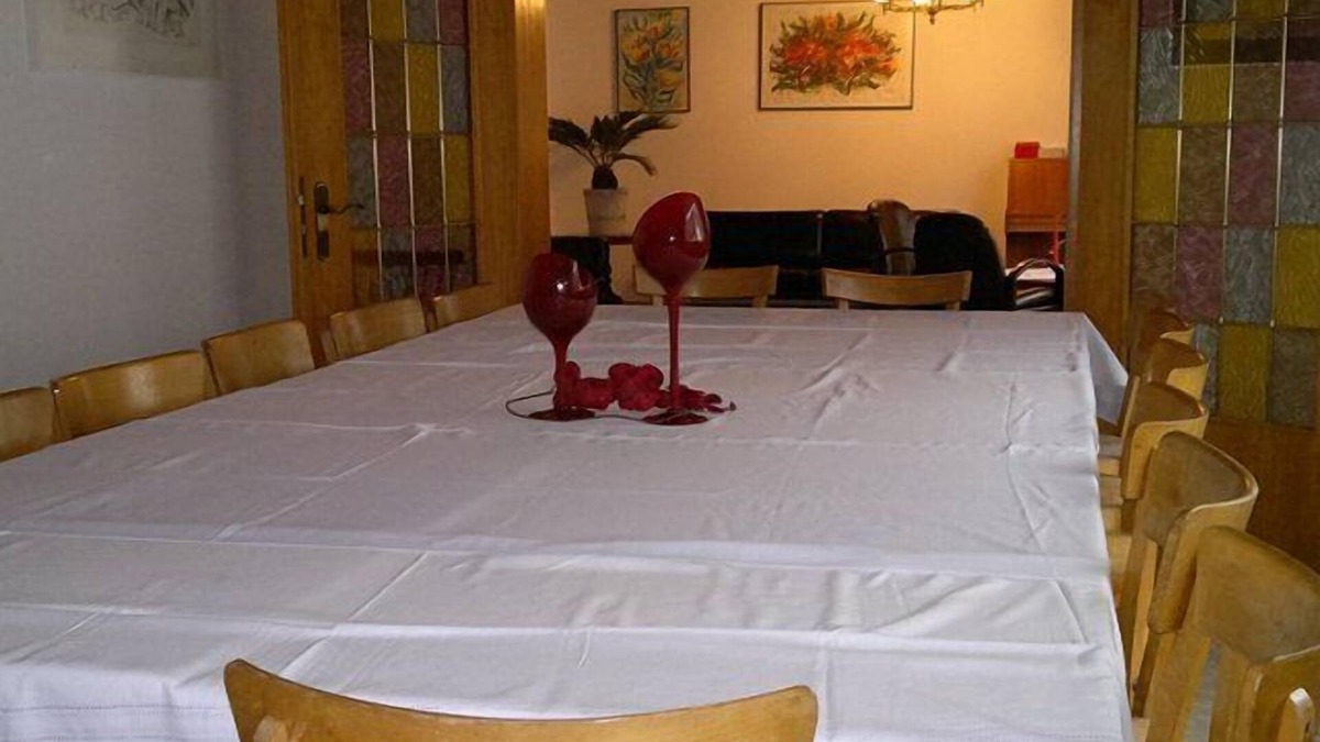 Finnentrop Apartment | Guest house, 170 sqm, 6 bedrooms, garden, max. 18 persons