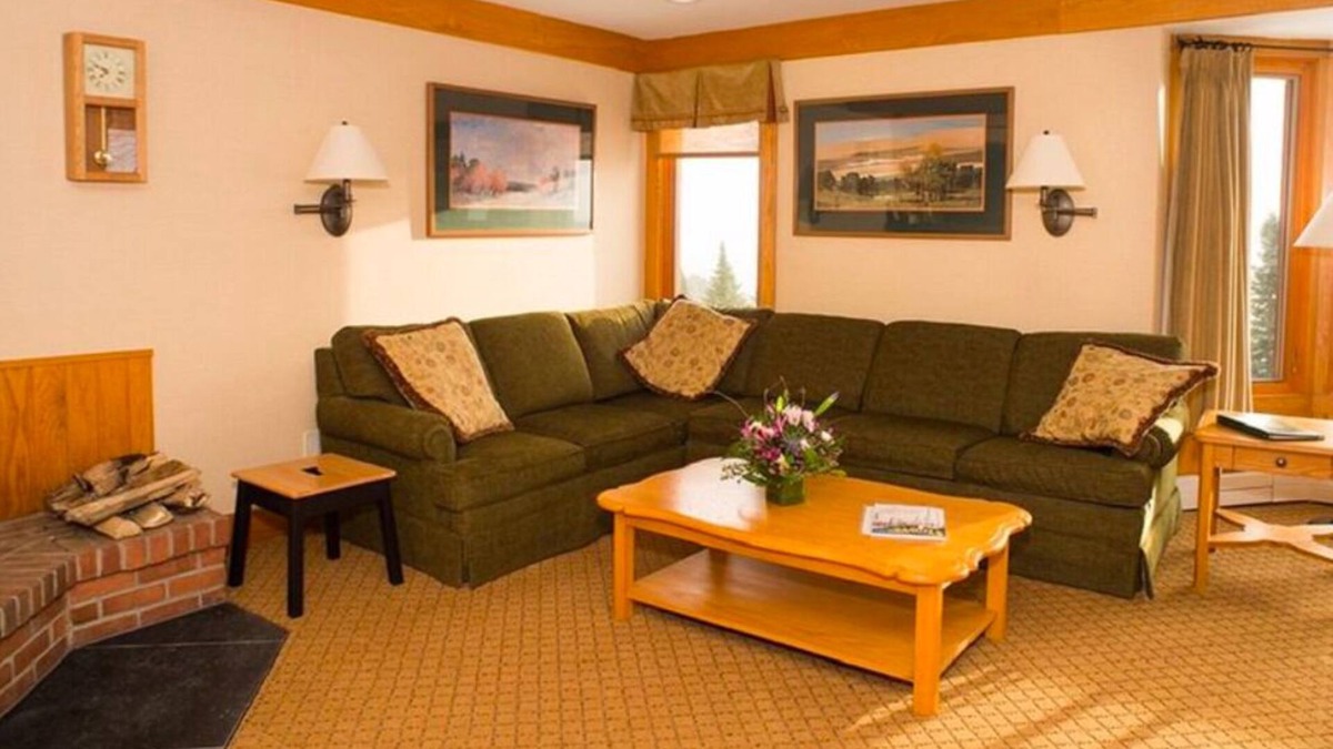 Moscow Ski Chalet | Guest House 2 Bdrm at Trapp Resort Mar 1-8, 2025