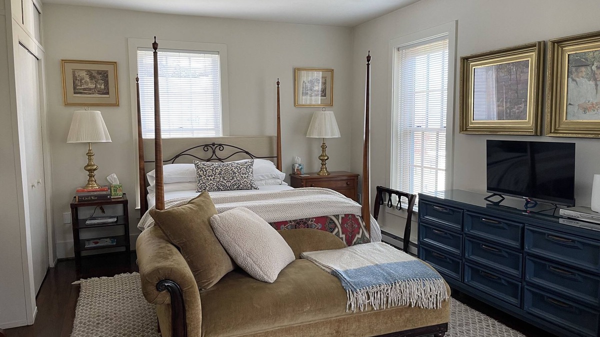 Lovettsville House | Guest House at 1796 Historic Farm in Wine Country