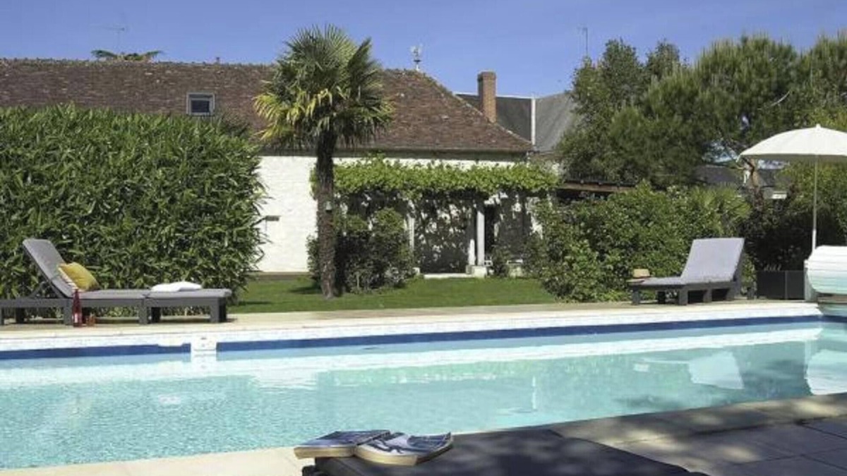 Les Ormes House | Guest House 'Chambre D'hote' with Shared Pool, Private Terrace and Wi-Fi