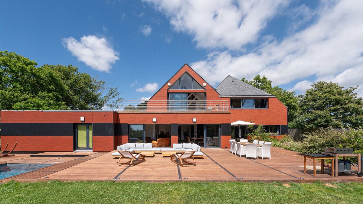 Ploeren Bed & Breakfast | Guest House 'Chambre D'hôtes - Ty Castel' with Shared Pool, Shared Garden and Wi-Fi
