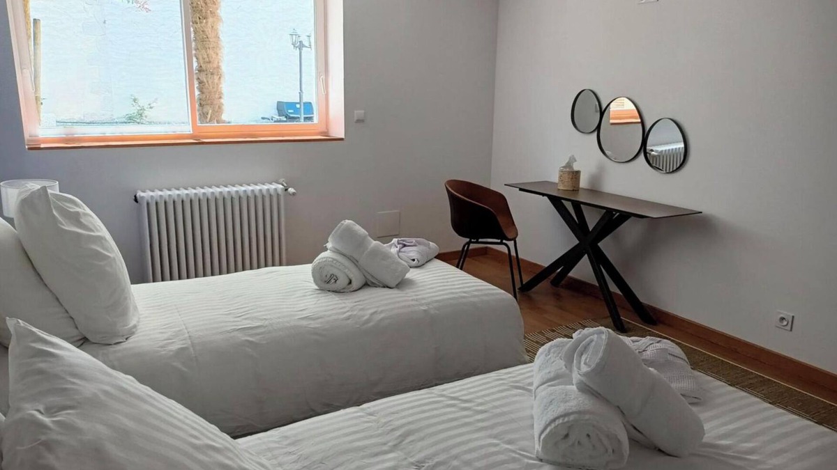 Eymet House | Guest House 'Chambre' with Private Terrace, Shared Garden and Wi-Fi
