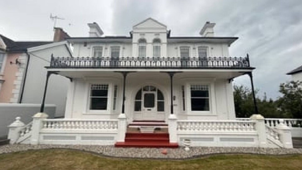 Aberaeron House | Guest house full of character, central location. 5 min walk to the beach