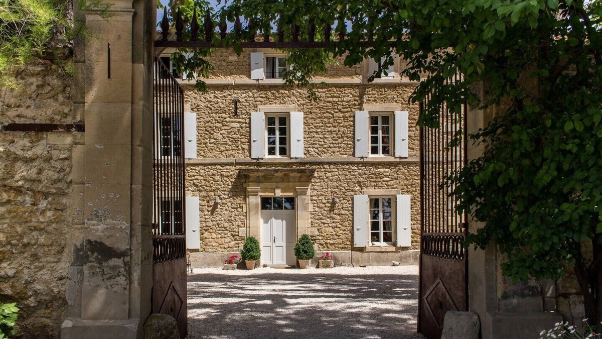 Colonzelle House | Guest House 'Galet' with Shared Pool, Shared Terrace and Wi-Fi