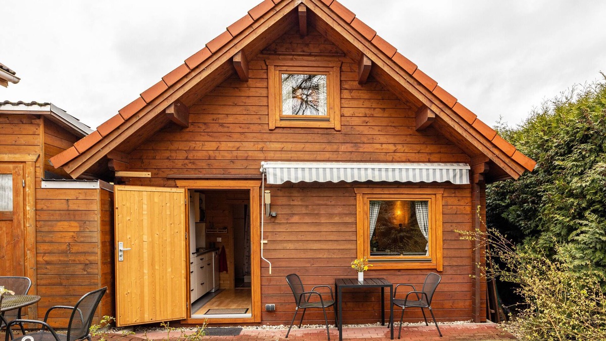 Lindwedel House | Guest House 'Hütte Im Heidekreis' with Shared Terrace and Wi-Fi