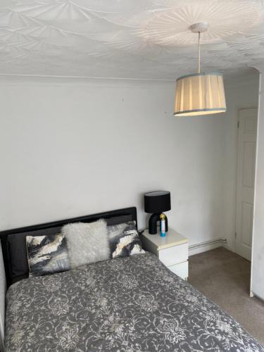 Stone Apartment | Guest house in Dartford
