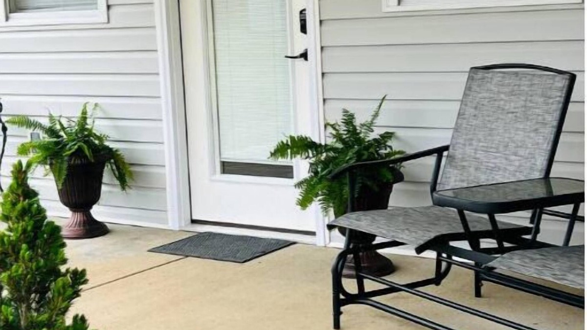 Hurricane Mills Cottage | Guest house in Hurricane Mills
