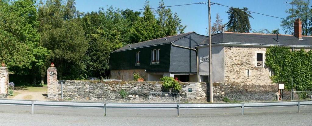 Saint-Sylvain-d'Anjou House | Guest House La Fauvelaie