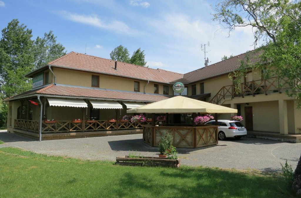 Komarno House | Guest House Meat Heads Pub
