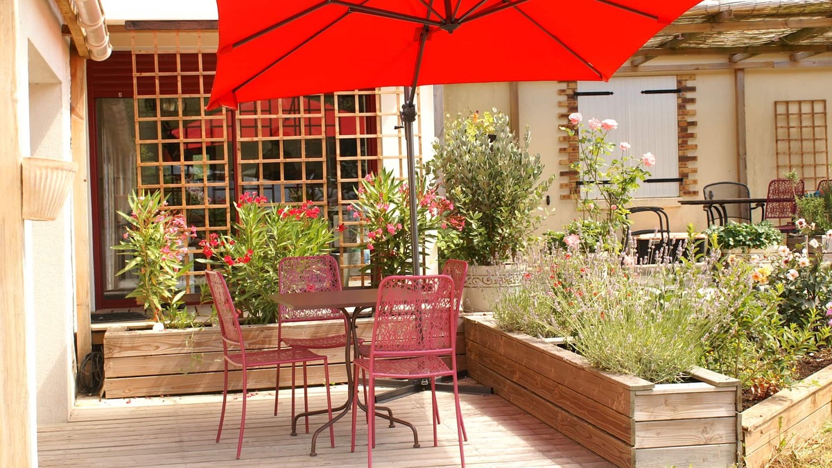 Vaire Bed & Breakfast | Guest house near Les Sables d'Olonne. Labeled 3 Sun Flowers