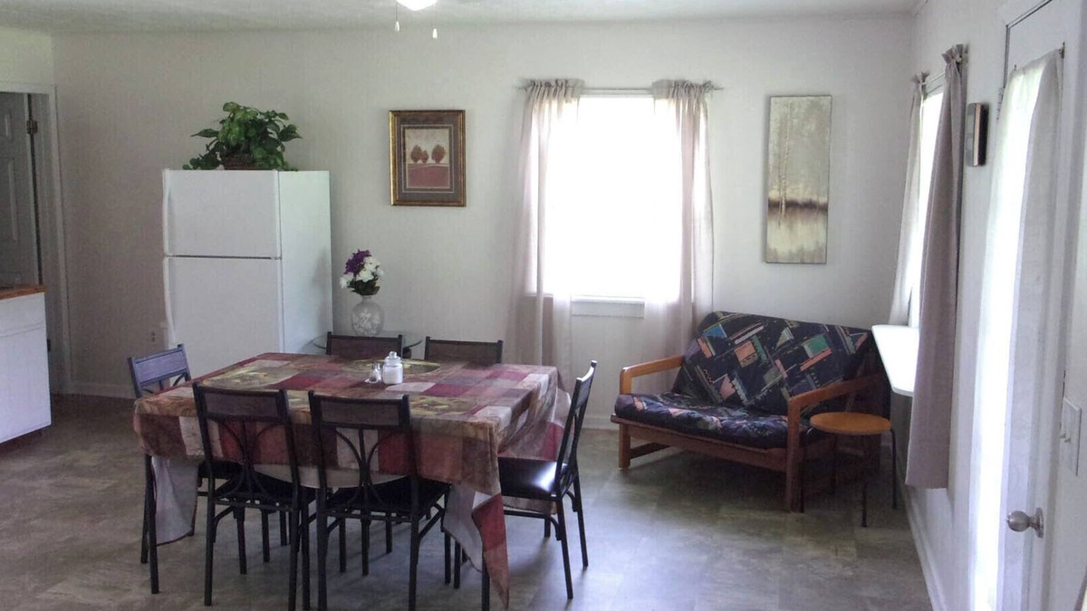 Centerville House | Guest House on Beautiful Cane Creek - State Parks and Tennessee River Nearby