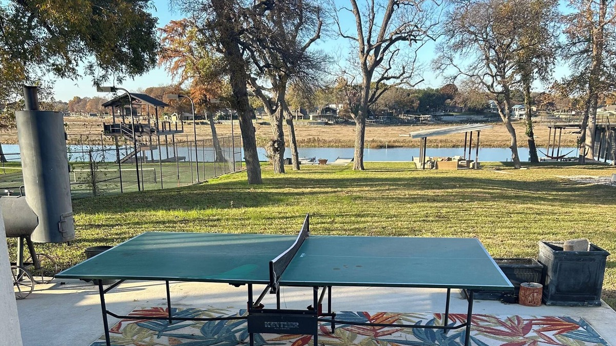 Seguin House | Guest House on Lake McQueeney with Hot Tub/Grill/Fire Pit