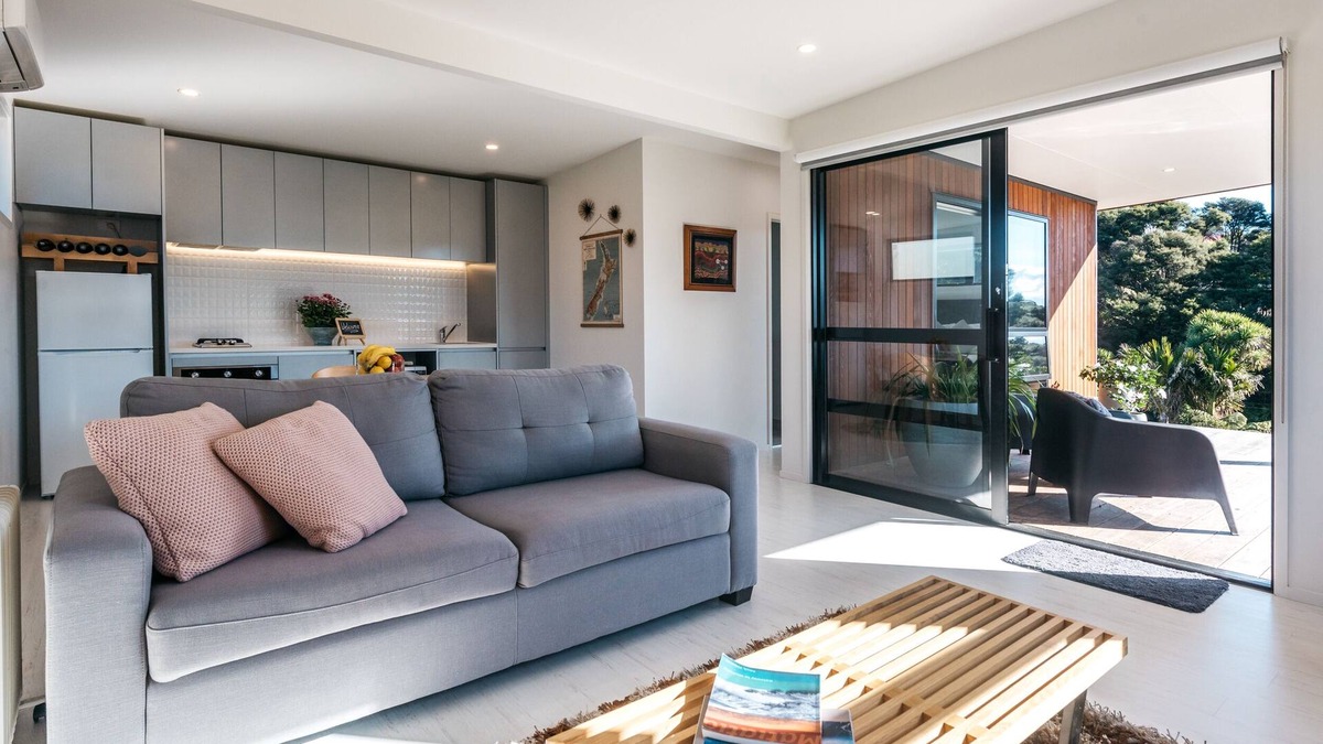 Waiheke Island House | Guest House on Queens