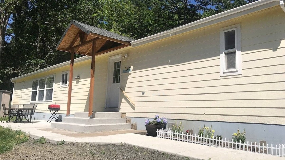 Crawfordsville Cottage | Guest House on the Ranch