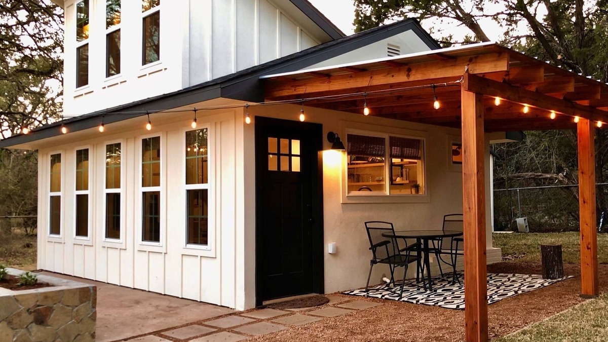 West Oak Hill Cottage | Guest House On Wooded Acre