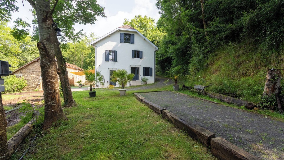 Monein House | Guest House 'Ozalée - Domaine Helaku' with Mountain View, Shared Terrace and Wi-Fi