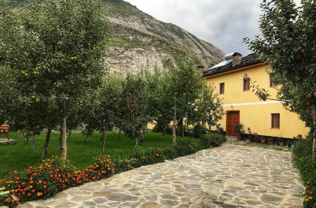Rabdisht House | Guest House Sabriu