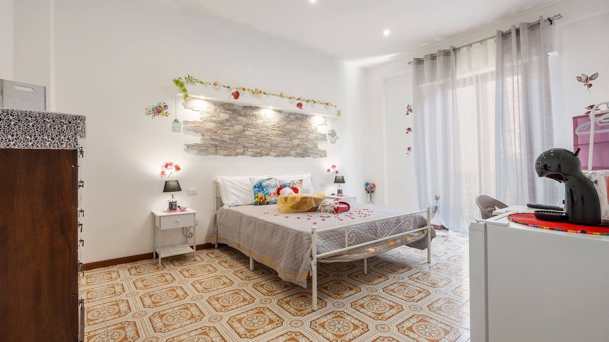 Casteldaccia House | Guest House 'Sole e Amore' with Balcony, Wi-Fi and Air Conditioning