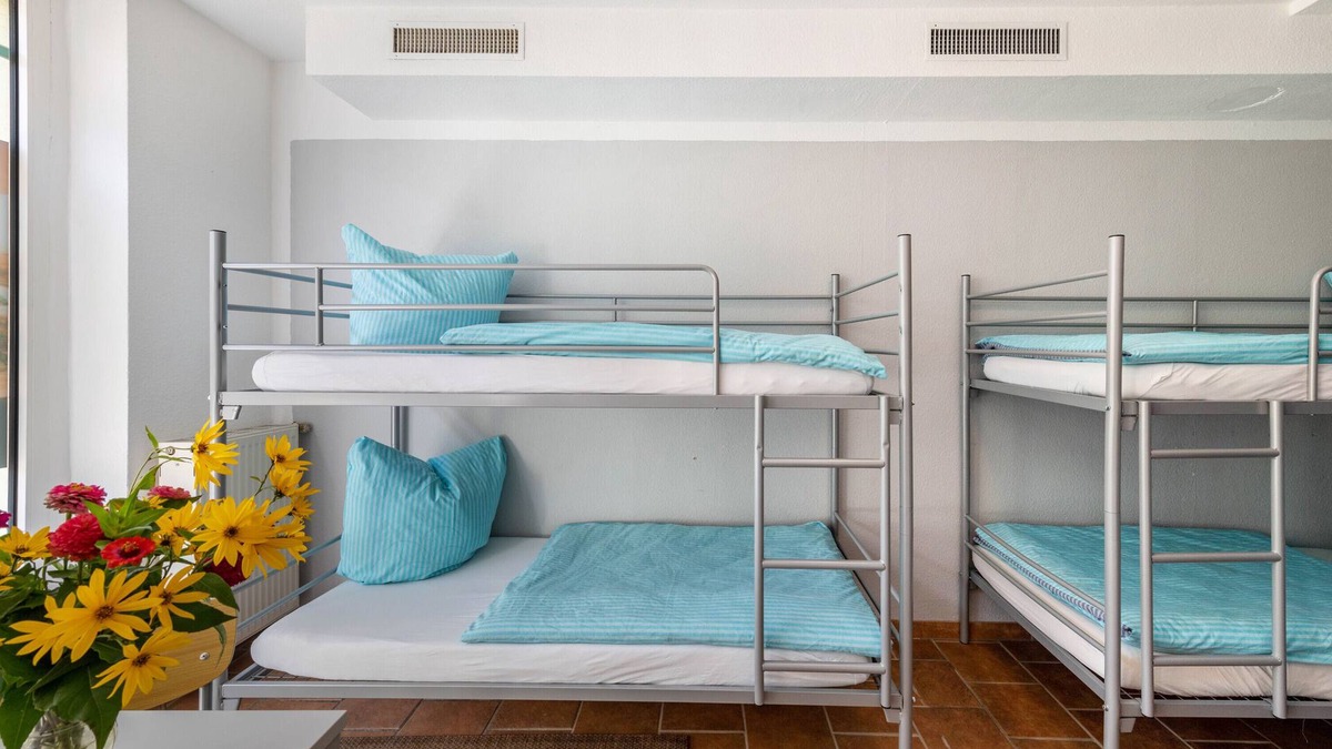 Malchin Apartment | Guest House 'Unterkunft Für 4 Personen' with Wi-Fi
