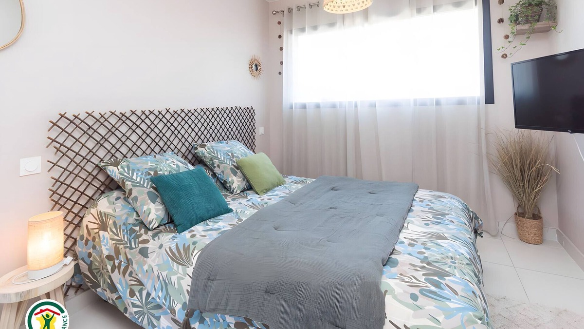 Chozeau House | Guest House 'Verte' with Mountain View, Wi-Fi and Air Conditioning