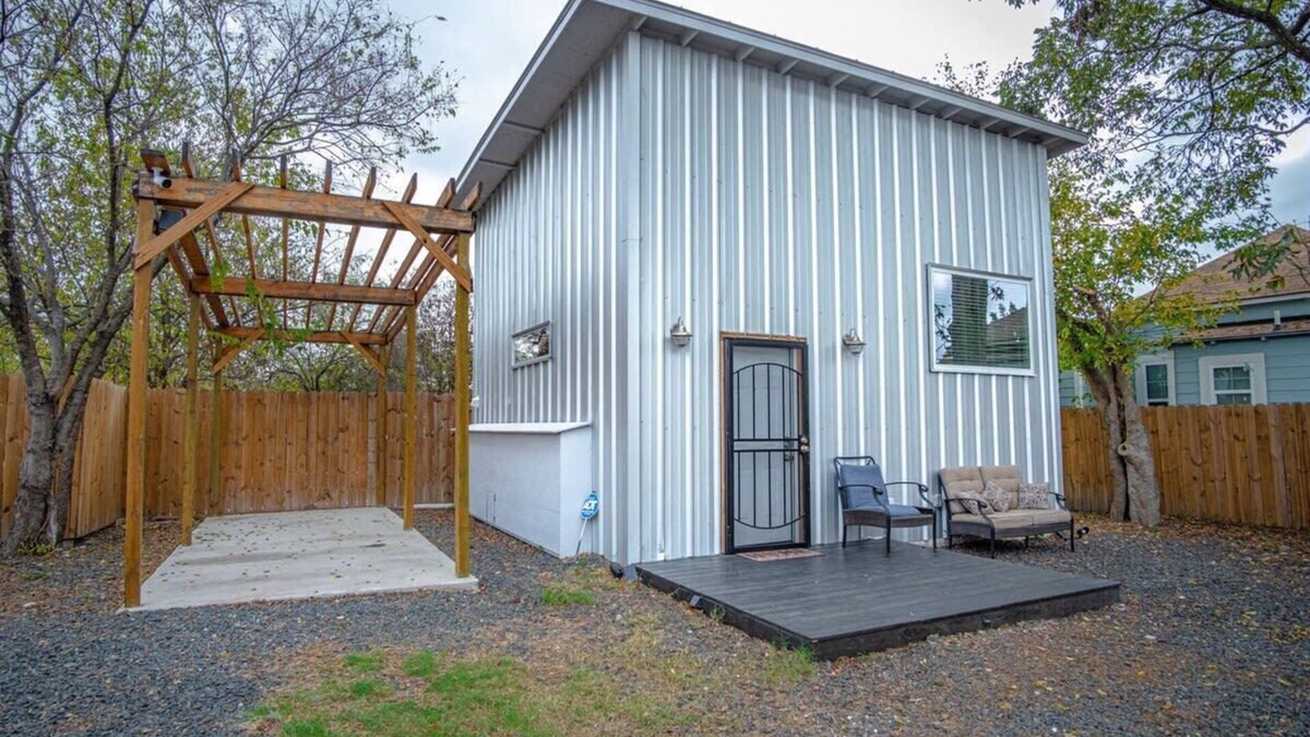 Near East Side Apartment | Guest House with Loft Near Downtown