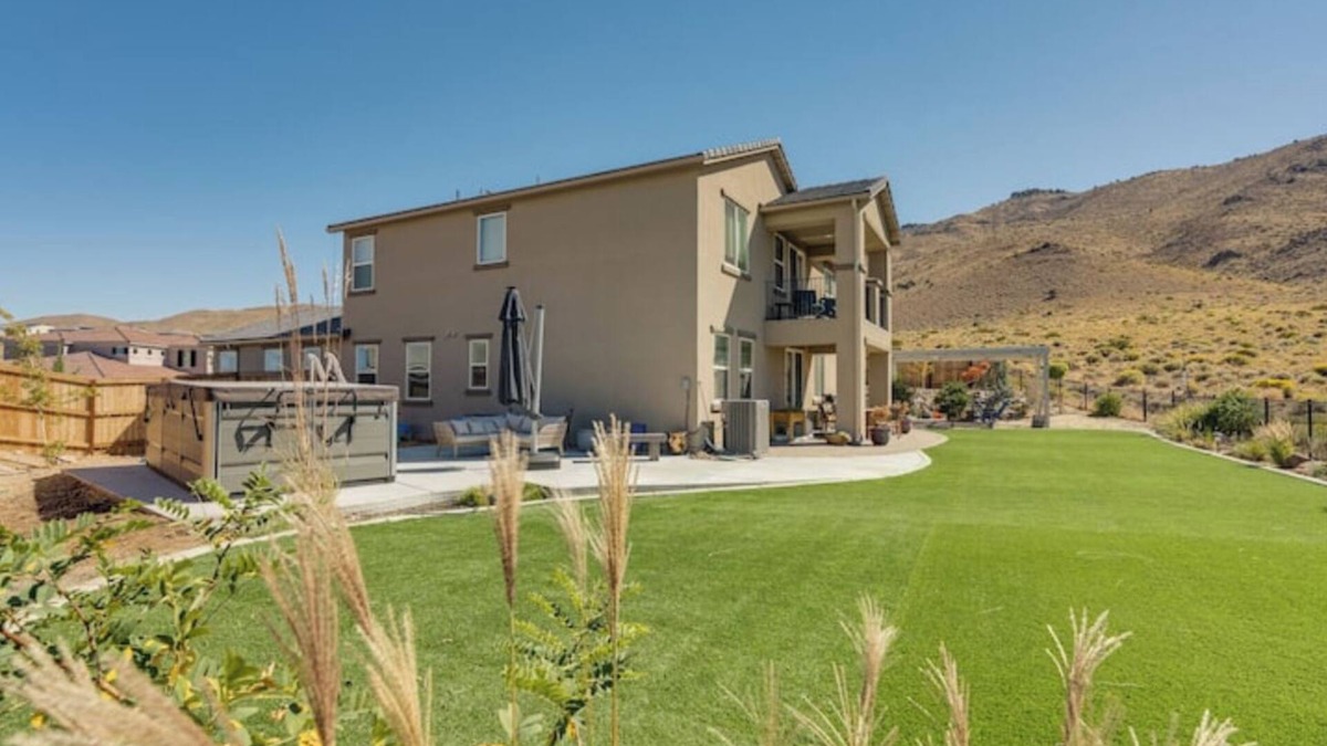 Reno House | Guest House with Swim Spa & Yard
