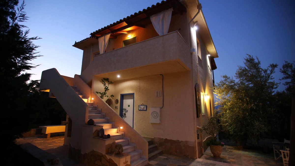 Galaxidi House | Guest house with view, like family,-friendly pet,quality Greek Breakfast,clean.