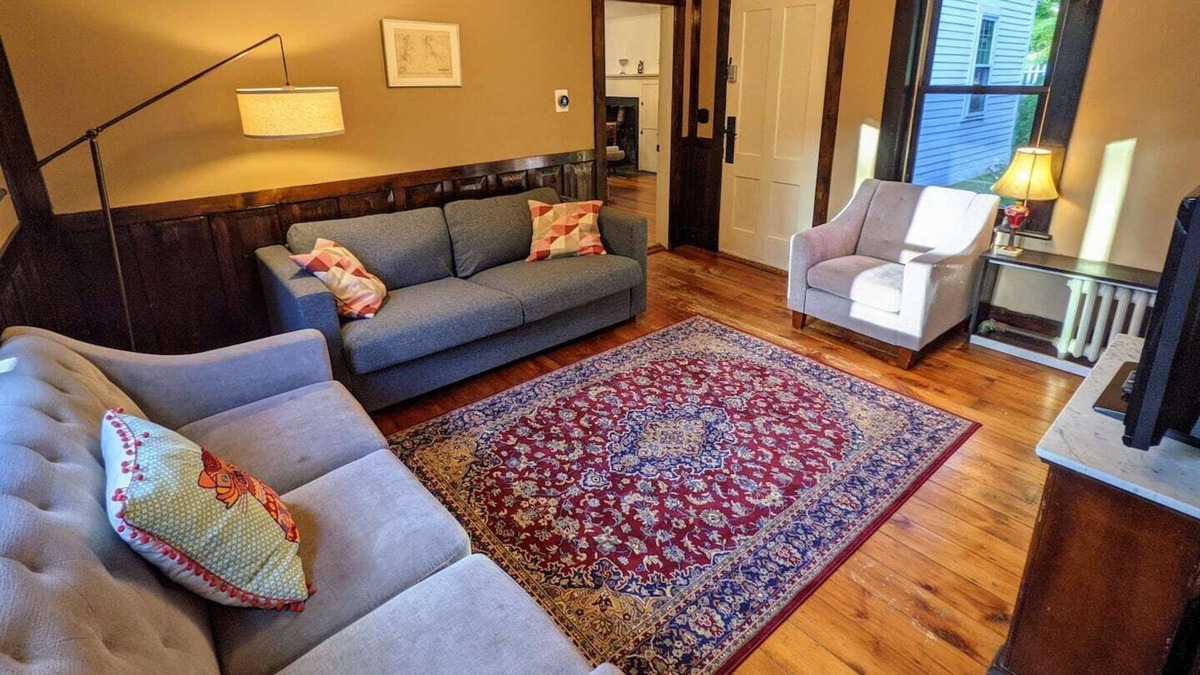 Middletown House | Guest pavilion in 1814 Historic Home in Middletown