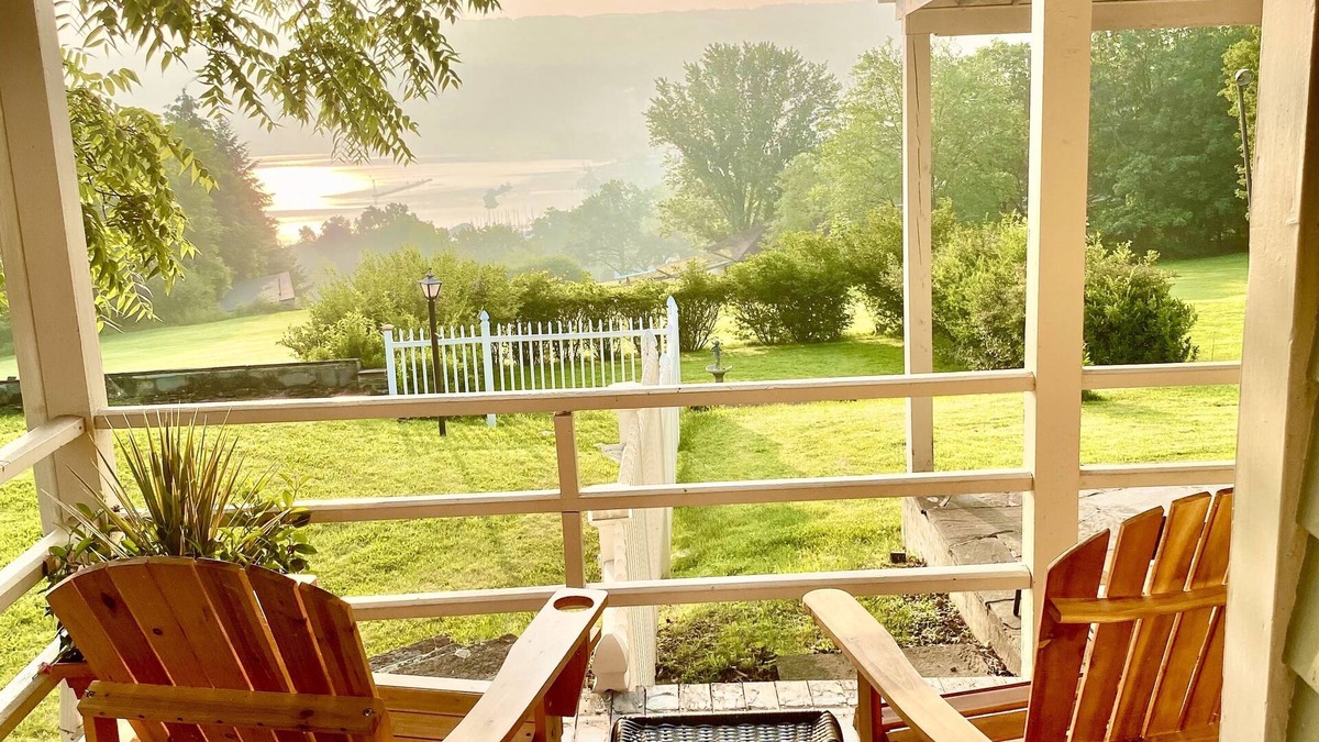 Watkins Glen Apartment | GUEST QUARTER BUNGALOW Lake View State Park Wineries in Village