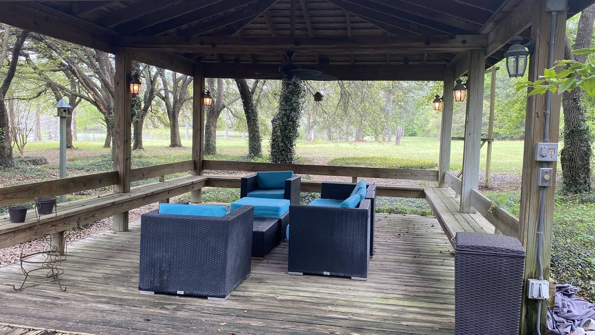 Plantersville Cabin | GUEST RANCH CABIN /POOL/FISHING LAKE